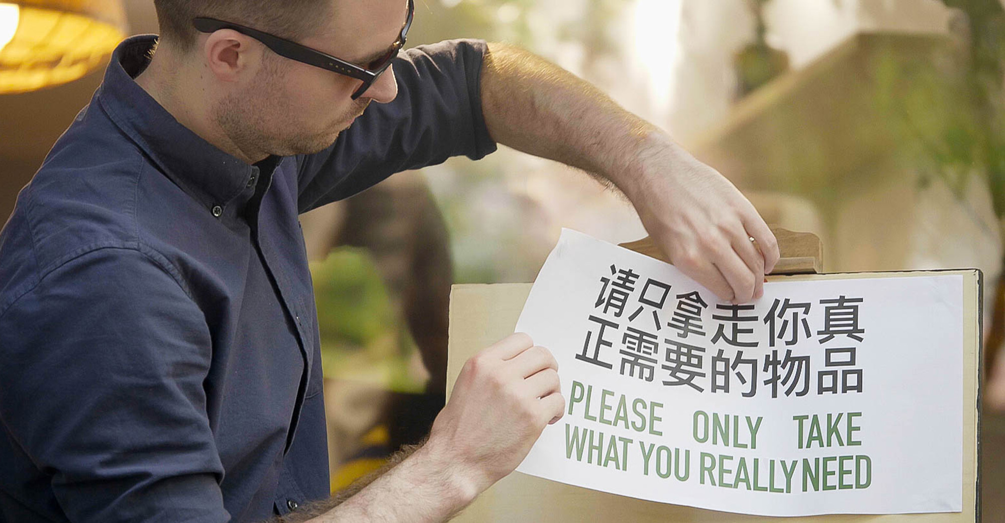 This Couple Lives Trashless in a City Hampered by Trash