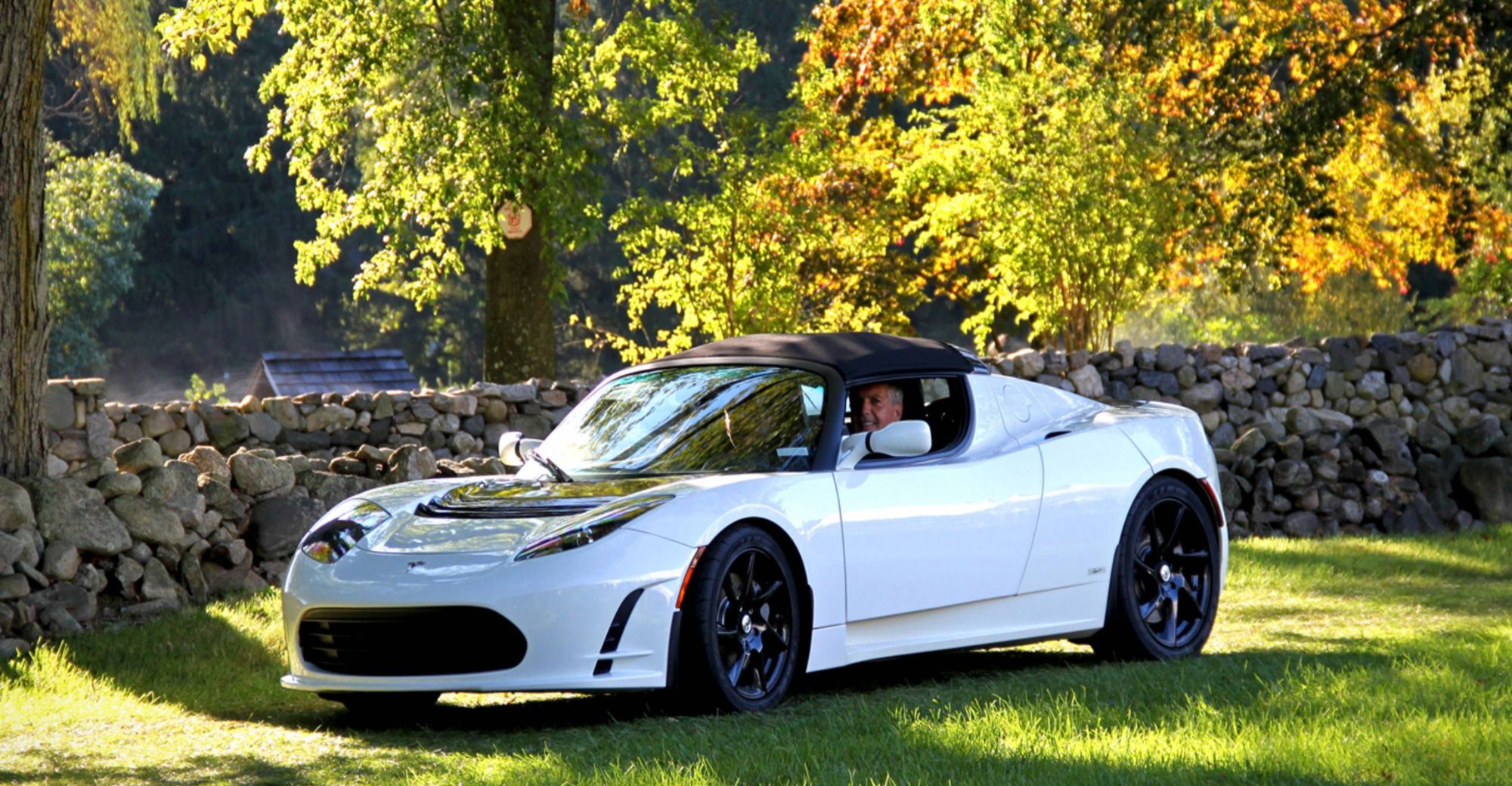 Three Abandoned First-generation Tesla Roadsters Are Found in China