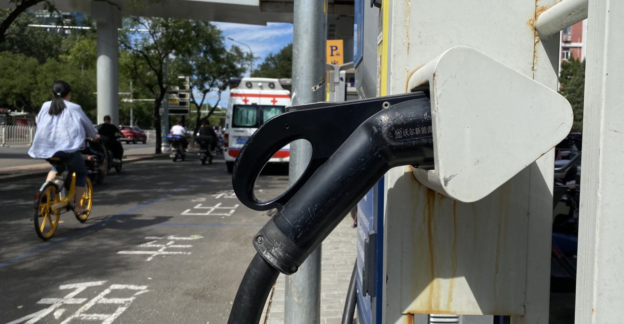 Ang mainit na tag-araw ng Tsina ay naglalagay ng mga ambisyon para sa mga bagong sasakyan ng enerhiya sa pokus